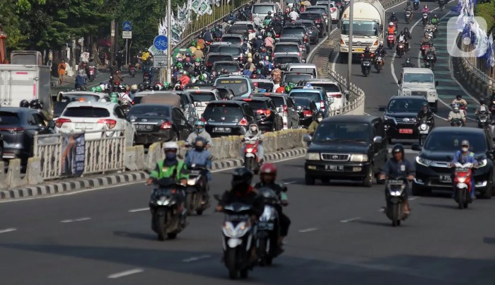 Penampakan macet di jalan kh abdullah syafei jelang long weekend