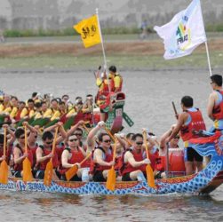 CHUTOGEL - Balap perahu naga sebagai ajang taruhan tradisional